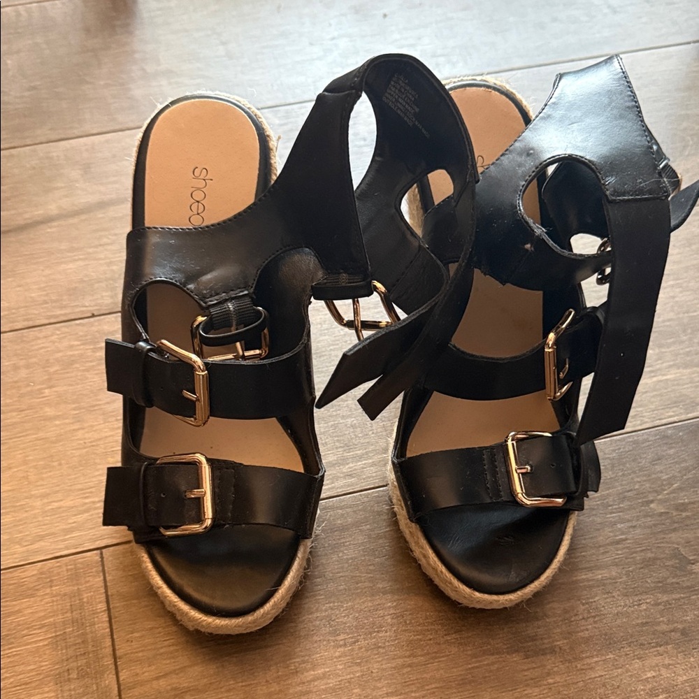 Shoe Dazzle Black wedges